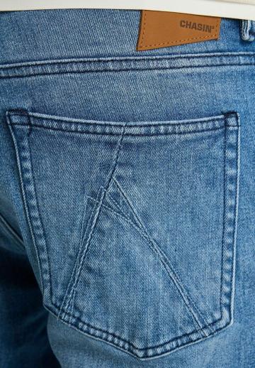 Прямые джинсы