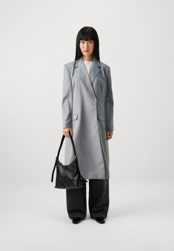 Шерстяное пальто