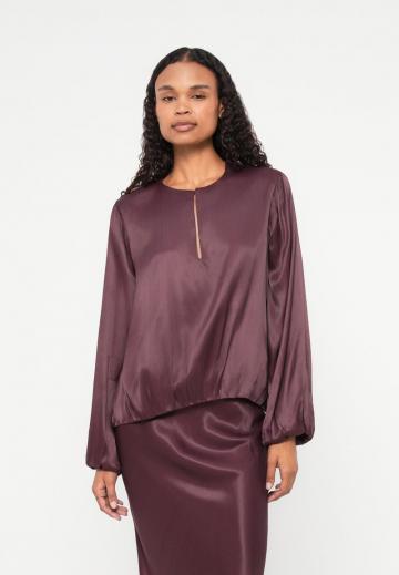 Атласная блузка