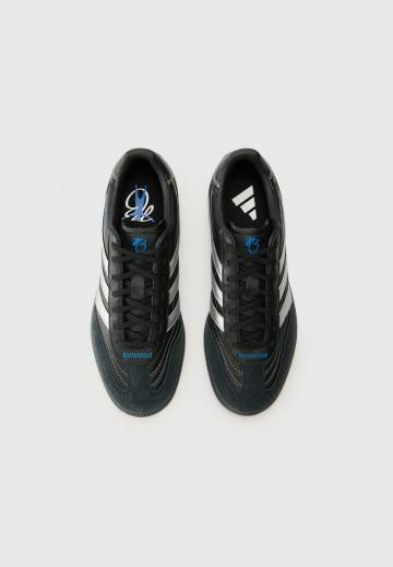 Футбольные бутсы