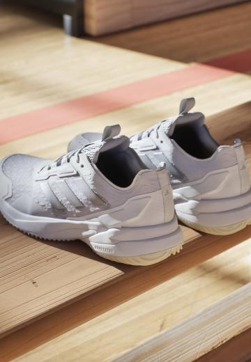 Кроссовки для зала