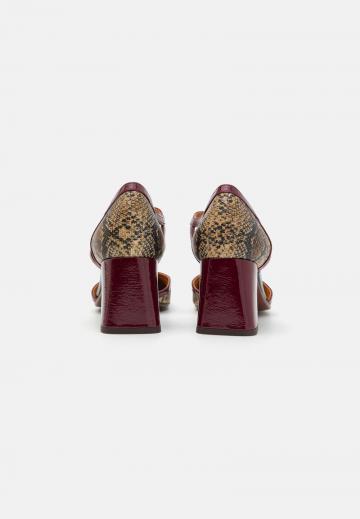 Гандбольные кроссовки