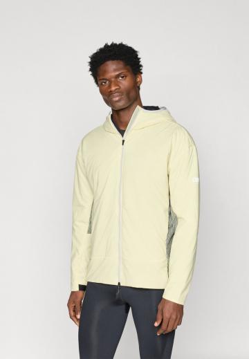 Спортивная куртка