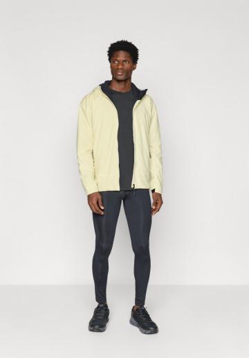 Спортивная куртка