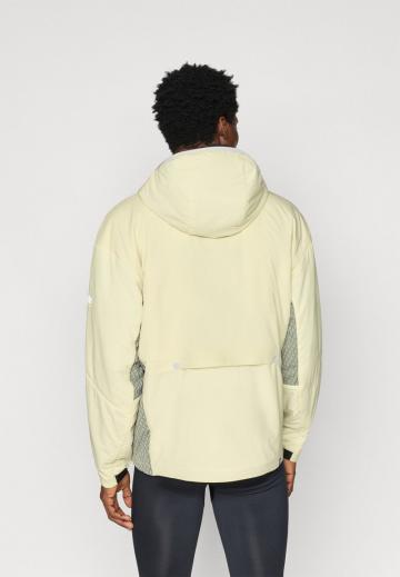 Спортивная куртка