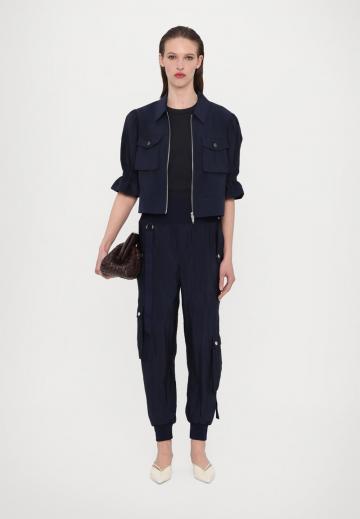 Куртка с накладнымит карманами