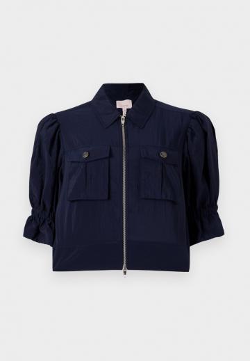 Куртка с накладнымит карманами