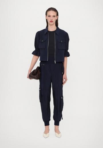 Брюки с накладными карманами