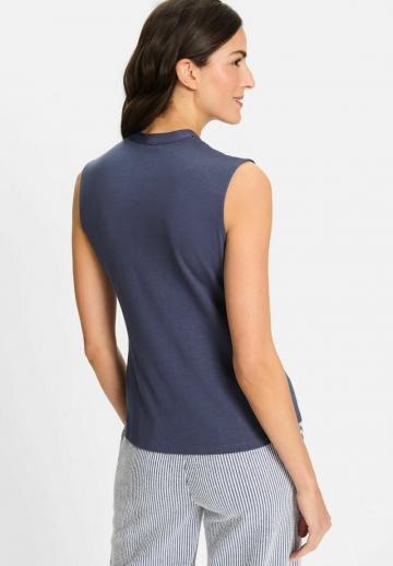 Блузка без рукавов