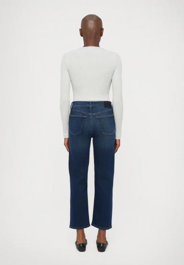 Прямые джинсы