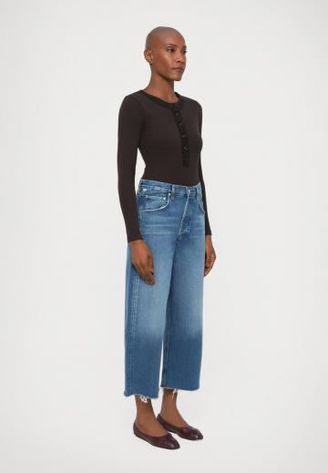 Короткие джинсы