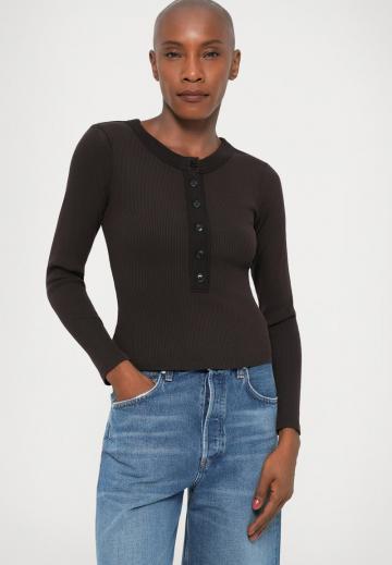 Короткие джинсы