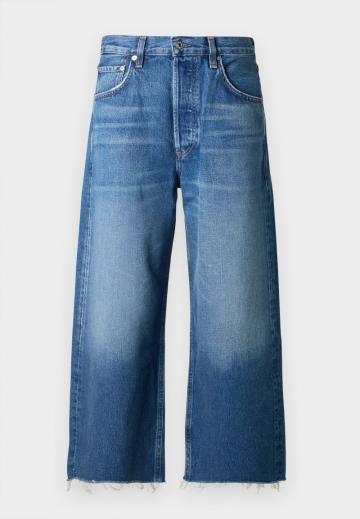 Короткие джинсы