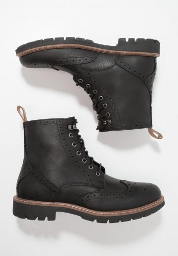 Ботинки на шнуровке