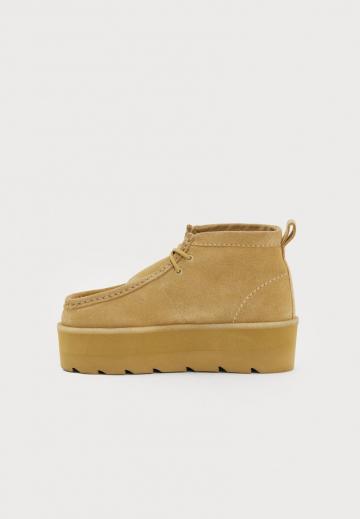 Полусапожки на платформе