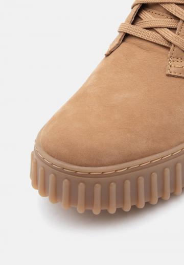 Ботинки на шнуровке