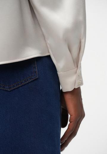 Атласная блузка