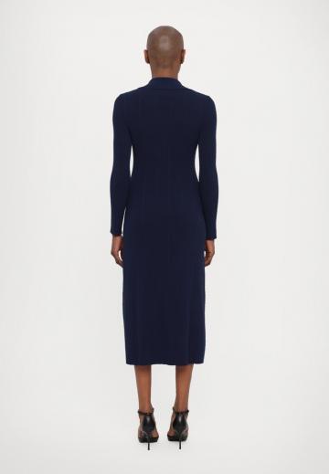 Вязаное платье