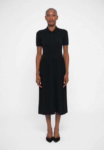 Вязаное платье