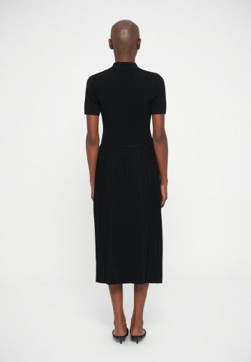 Вязаное платье