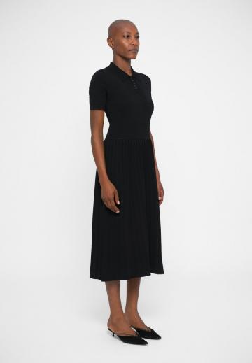 Вязаное платье