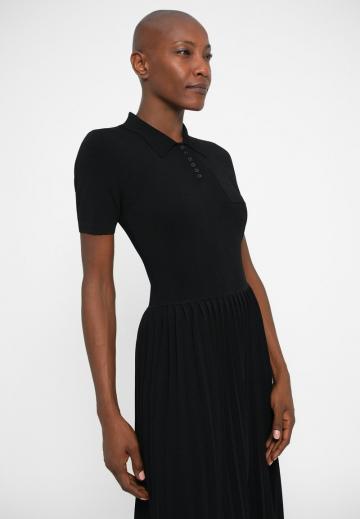 Вязаное платье