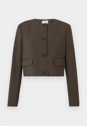 Короткий блейзер