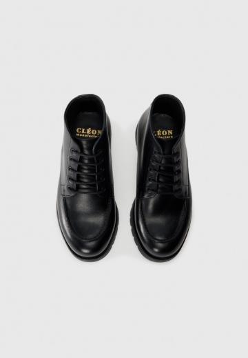 Ботинки на шнуровке