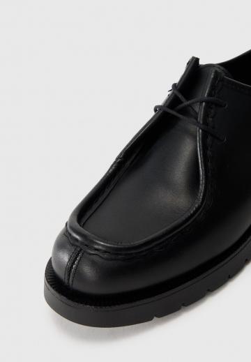 Ботинки на шнуровке