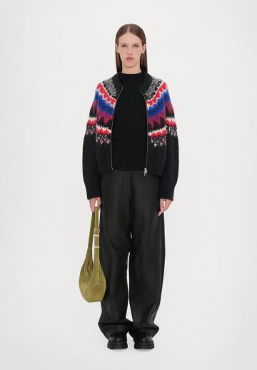 Жаккардовая вязаная кофта