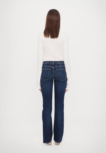 Клешеные джинсы