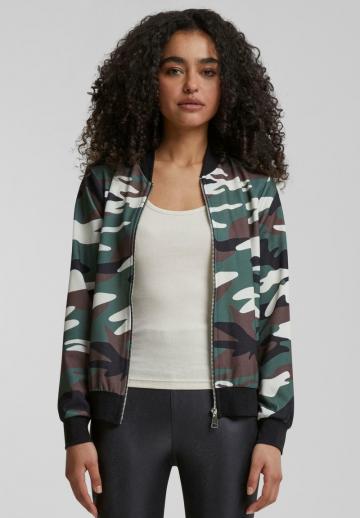 Куртка с накладнымит карманами