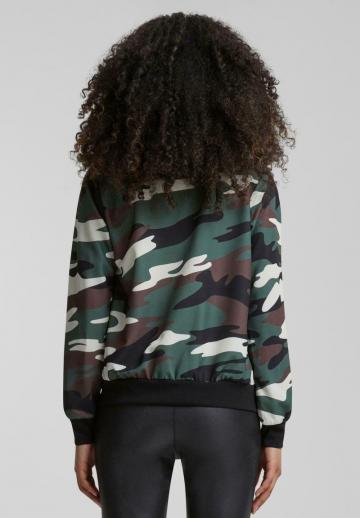 Куртка с накладнымит карманами