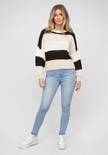 Пуловер в полоску