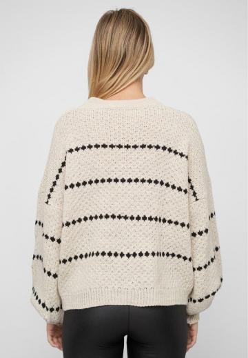 Пуловер в полоску