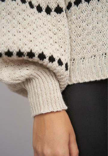 Пуловер в полоску