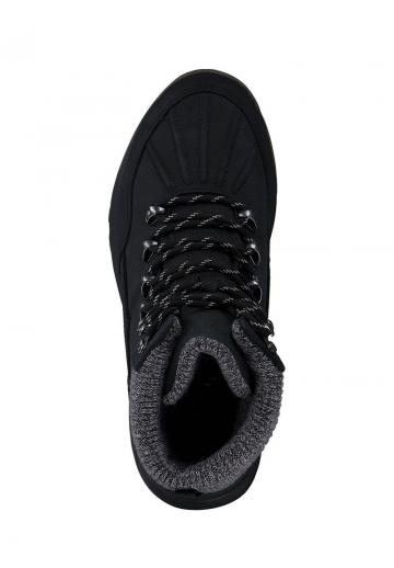 Спортивные сапоги