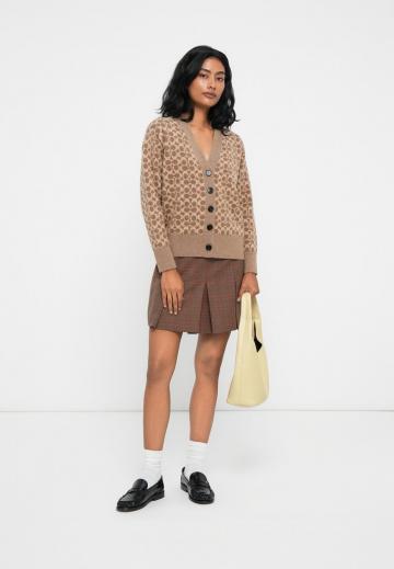 Жаккардовая вязаная кофта