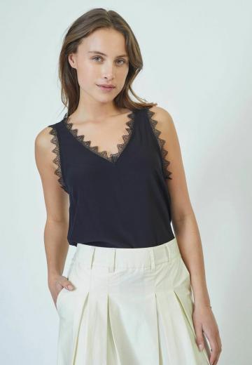 Блузка без рукавов