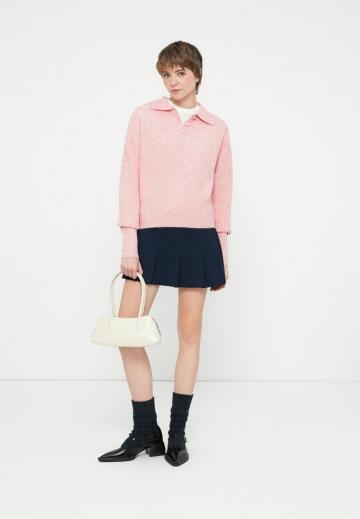 Пуловер с воротником поло