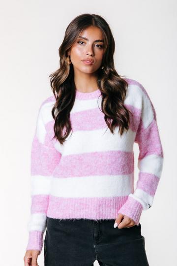 Пуловер в полоску