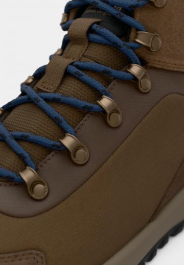 Походные ботинки