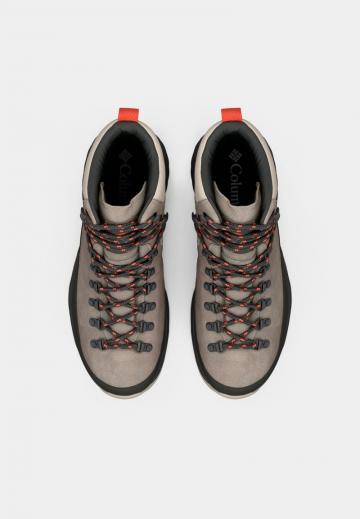 Походные ботинки