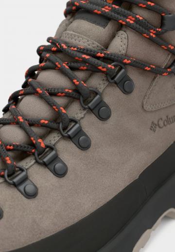 Походные ботинки