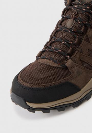 Походные кроссовки