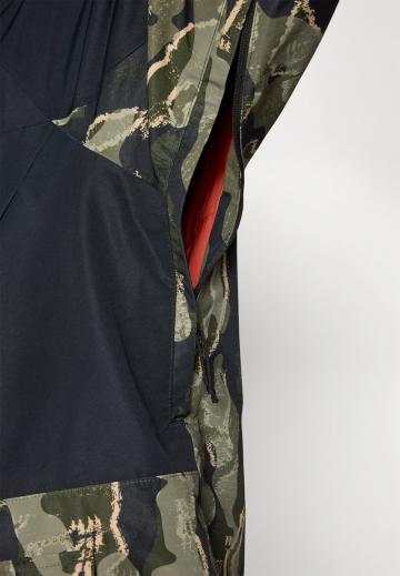 Сноубордическая куртка