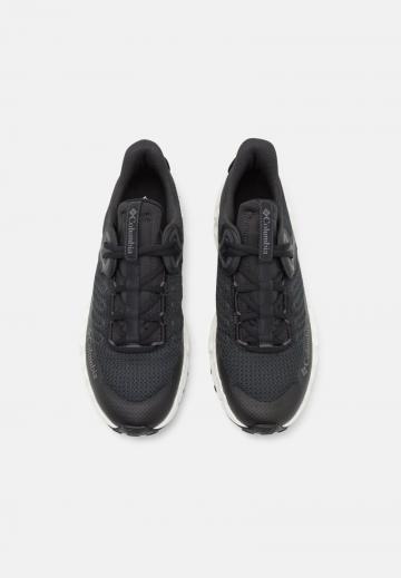 Походные кроссовки