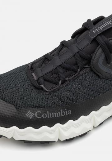 Походные кроссовки