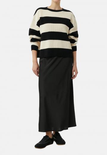 Пуловер в полоску