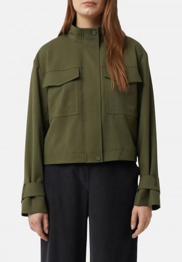 Куртка с накладнымит карманами